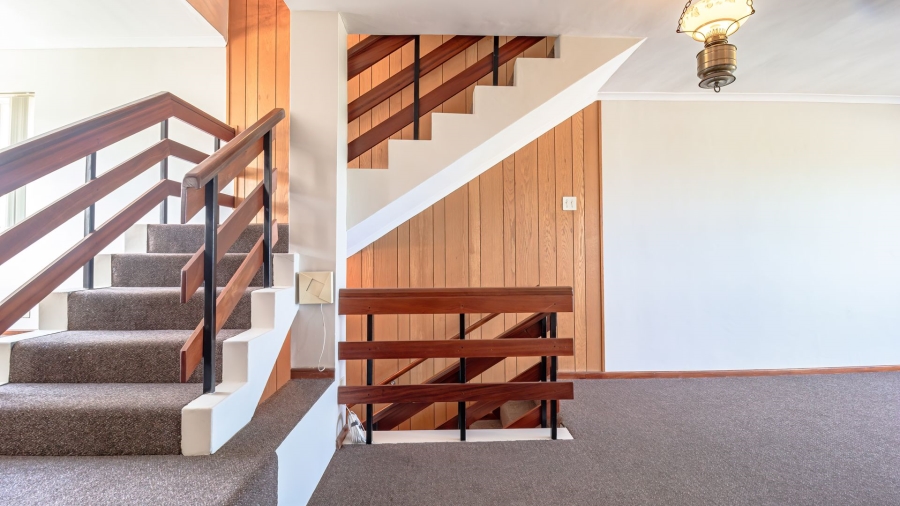 To Let 4 Bedroom Property for Rent in Gordons Bay Village Western Cape